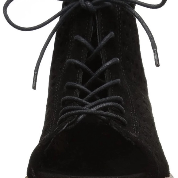 NWT Musse & Cloud Aira Anthro Modcloth Suede Perforated Peep Toe Ankle Booties - Picture 6 of 8